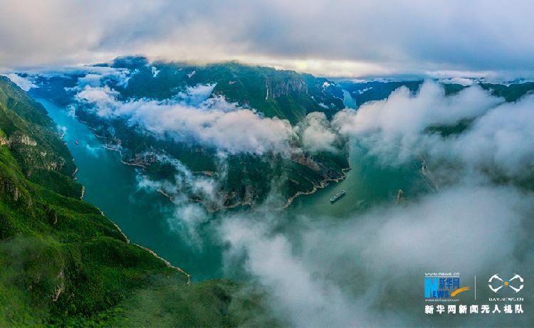 这个时节的长江三峡风景如画,正是观景好时机.