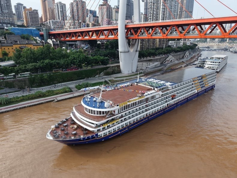 Victoria Isabella cruise ship on the Yangtze River